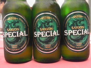 冷えたサイゴンの瓶ビール「SAIGON SPECIAL」